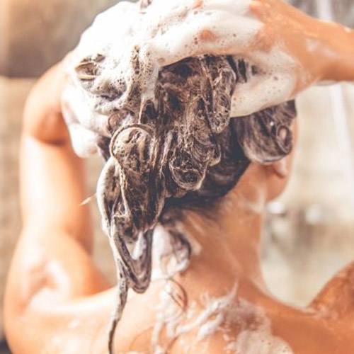 12 valiosas dicas de como lavar os cabelos corretamente