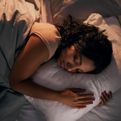 Melatonina para dormir: como funciona e os benefícios para o sono