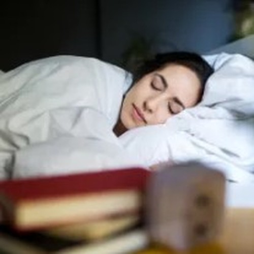 Melatonina para dormir: como funciona e os benefícios para o sono
